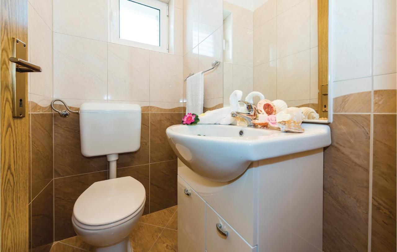 4 Bedroom Cozy Apartment In Водице Екстериор снимка